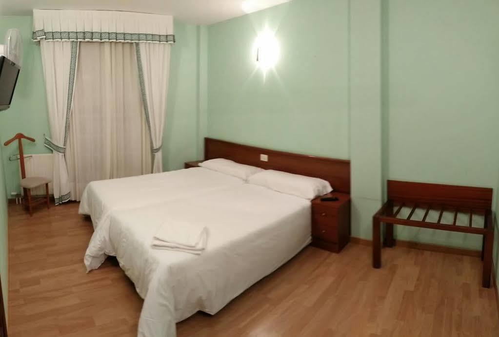 Hotel Vilagarcia Вильягарсия-де-Ароса Экстерьер фото